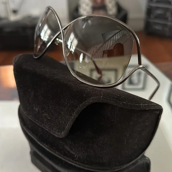 Authentic Tom Ford Sunglasses - Picture 3 of 8